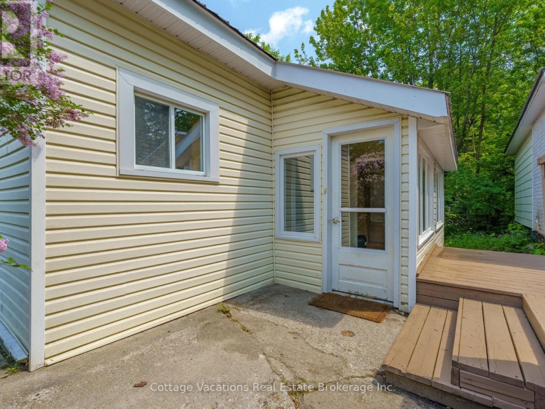 1 DUNCAN STREET E, 