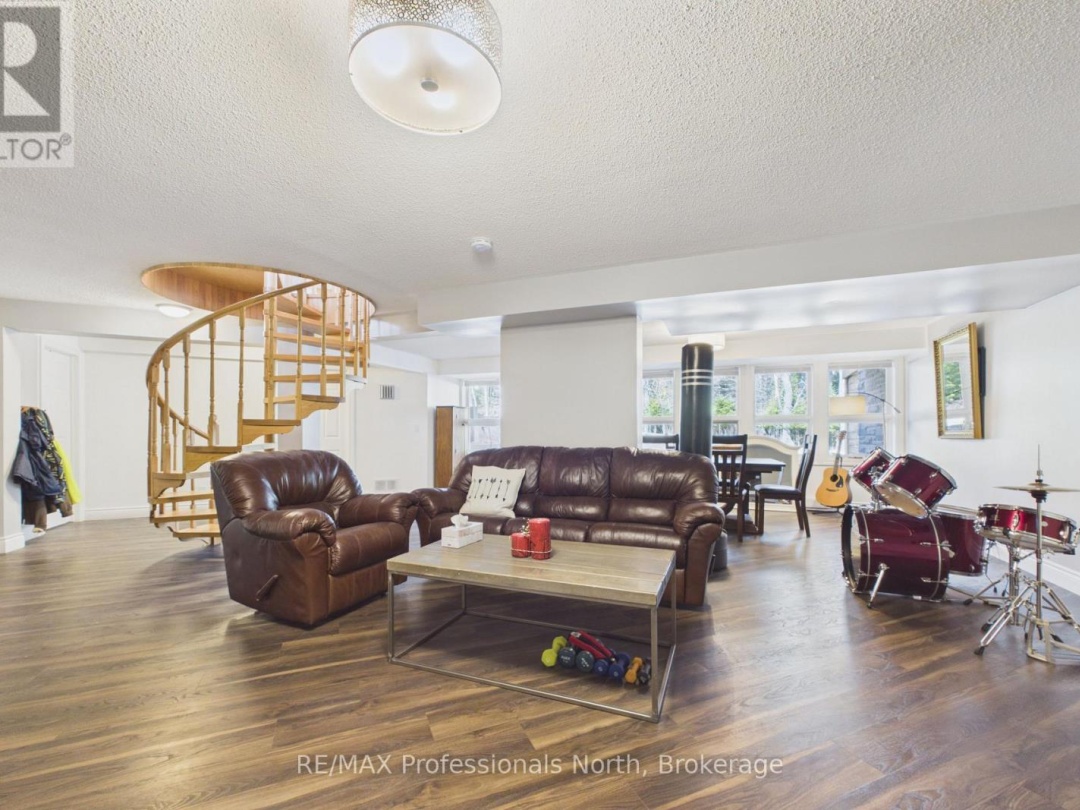 1196 RAVENSCLIFFE ROAD, Huntsville (Chaffey)