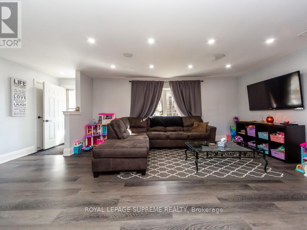 248 MISSISSAGA STREET W, 