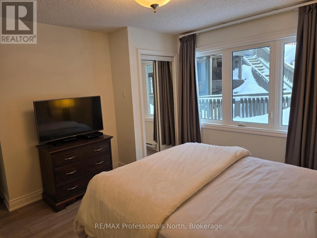105 - 32 DEERHURST GREENS DRIVE, Peninsula Lake