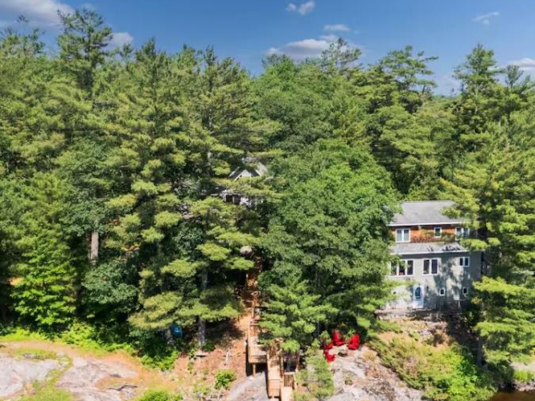 1040 OAK ROAD, Kahshe Lake
