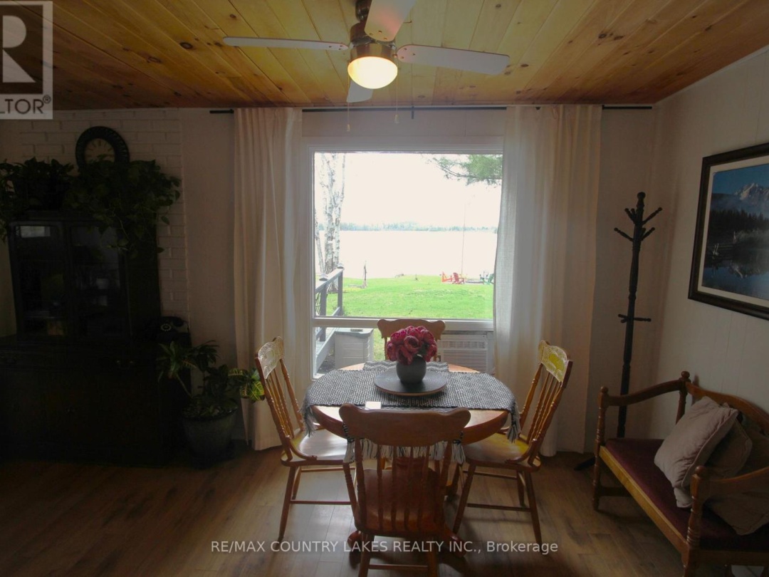 31 HILLCREST AVENUE, Mitchell Lake