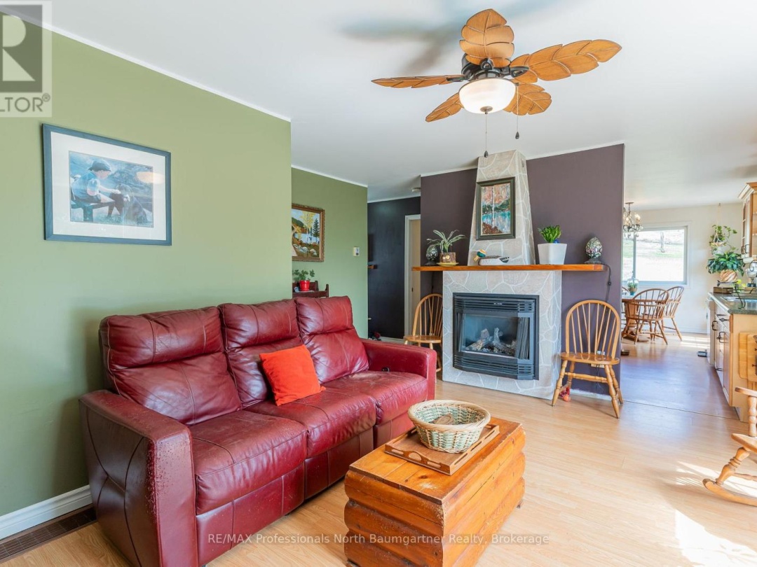 1093 REYNOLDS ROAD, Horseshoe Lake
