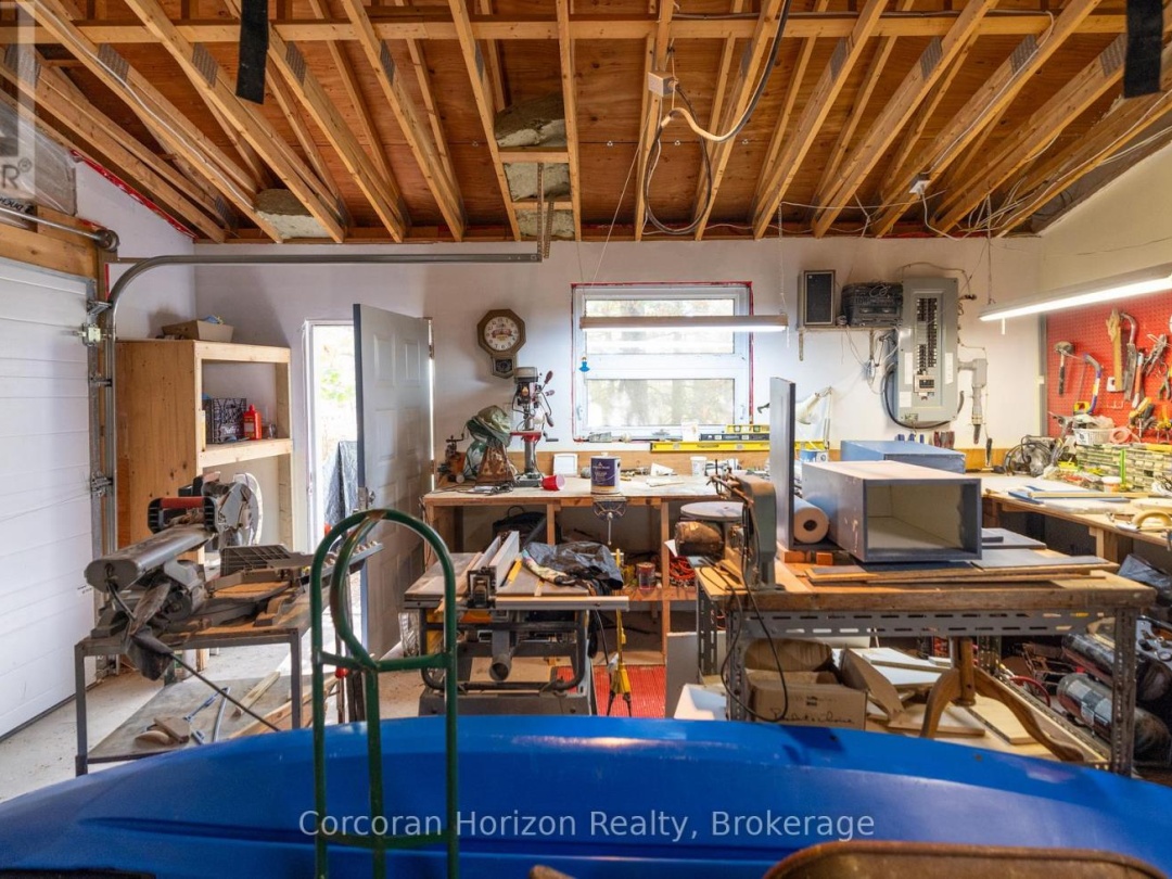 566 HUNGRY BAY ROAD W, 