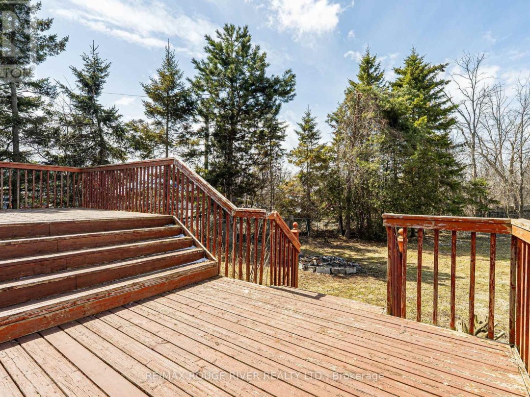 495 LAKELAND CRESCENT, 