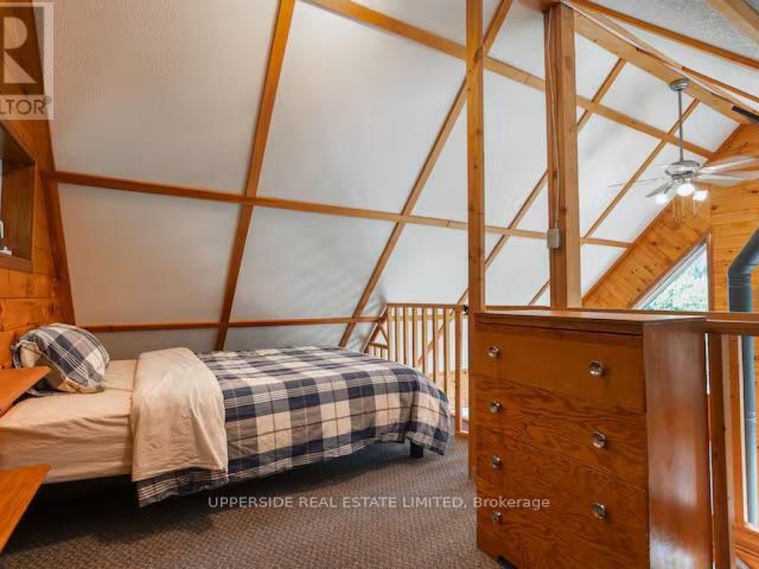 1040 OAK ROAD, Kahshe Lake