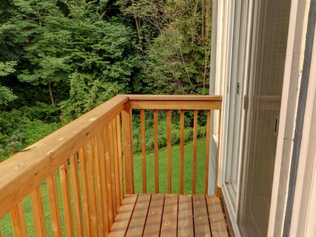 8 - 1561 HIDDEN VALLEY ROAD, 