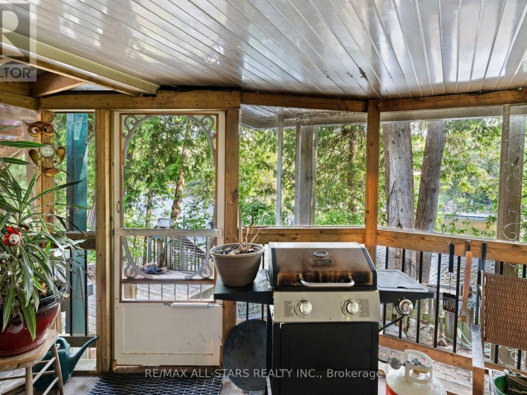 14 WYCHWOOD DRIVE E, Sturgeon Lake