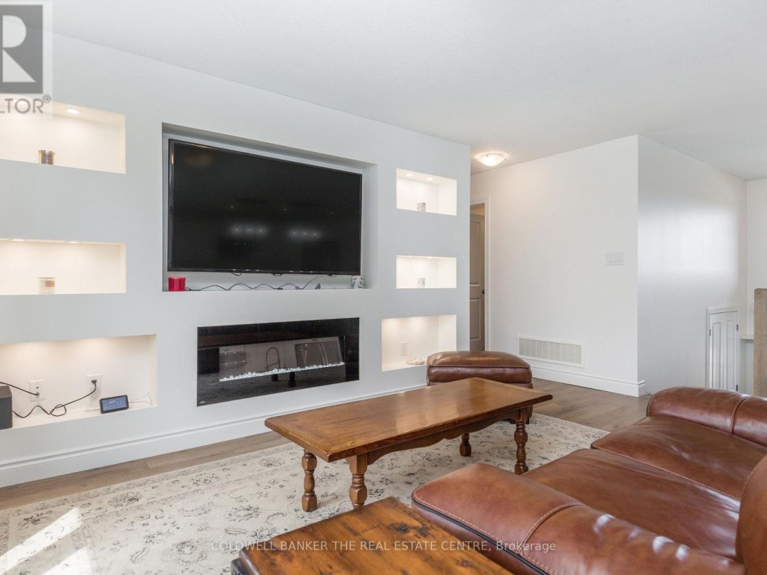 41 HUNTER AVENUE, Tay (Victoria Harbour)