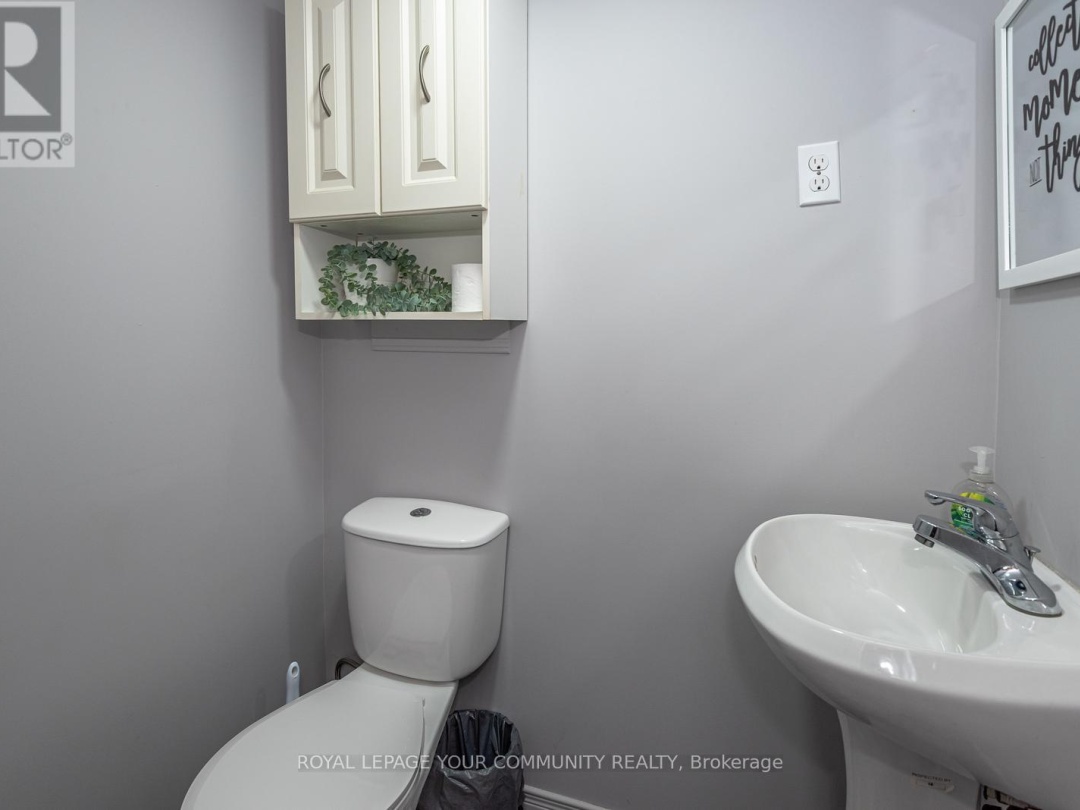 347 LAKELAND CRESCENT, 