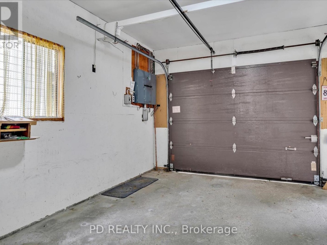 28 BOND STREET E, 