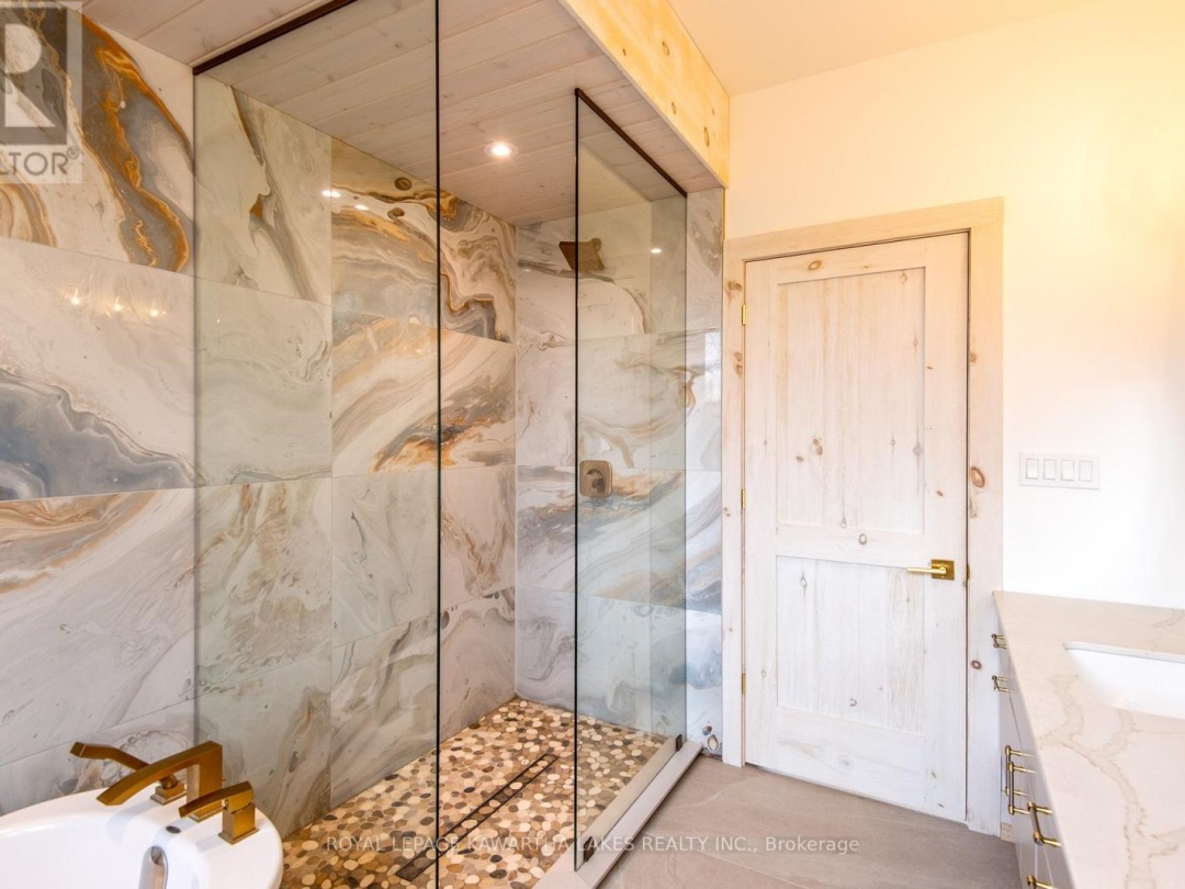 104 MOON LINE ROAD N, 