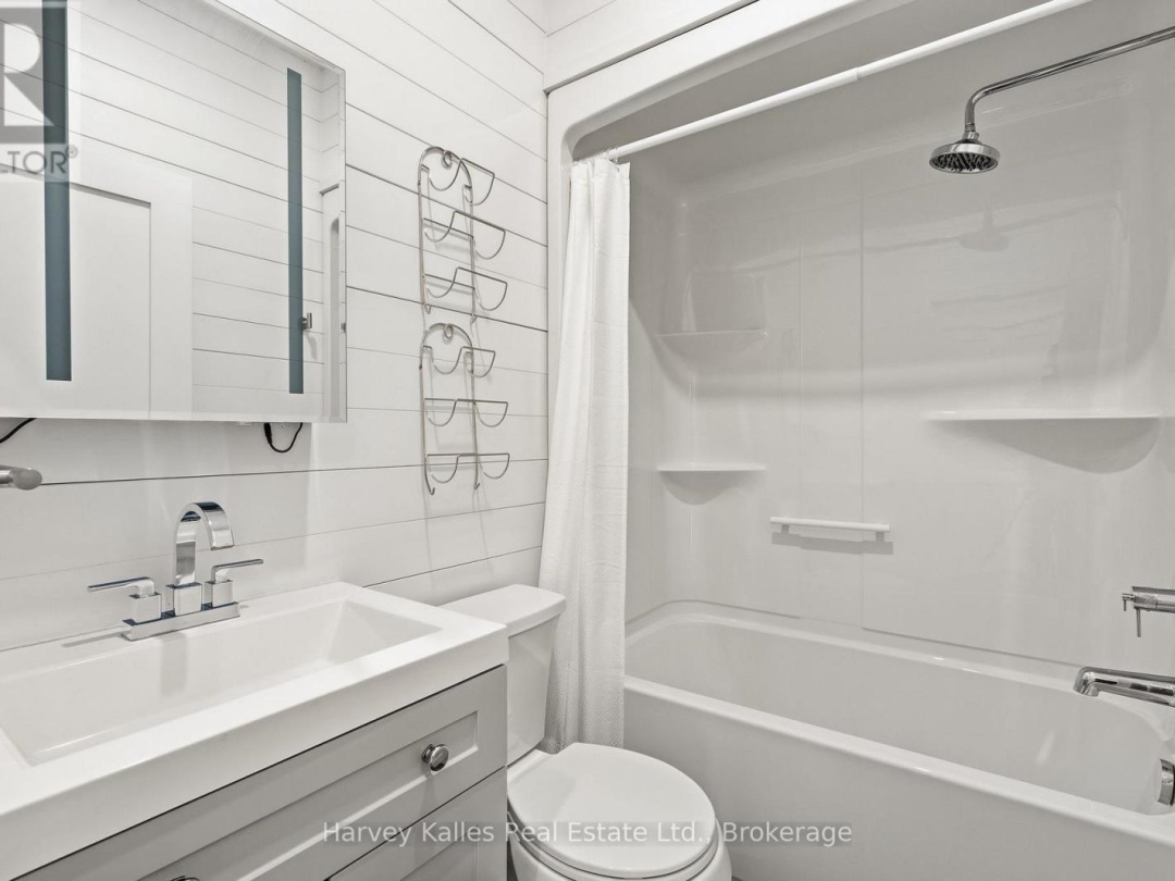 41 SUNSET COVE ROAD, Blackwater Lake