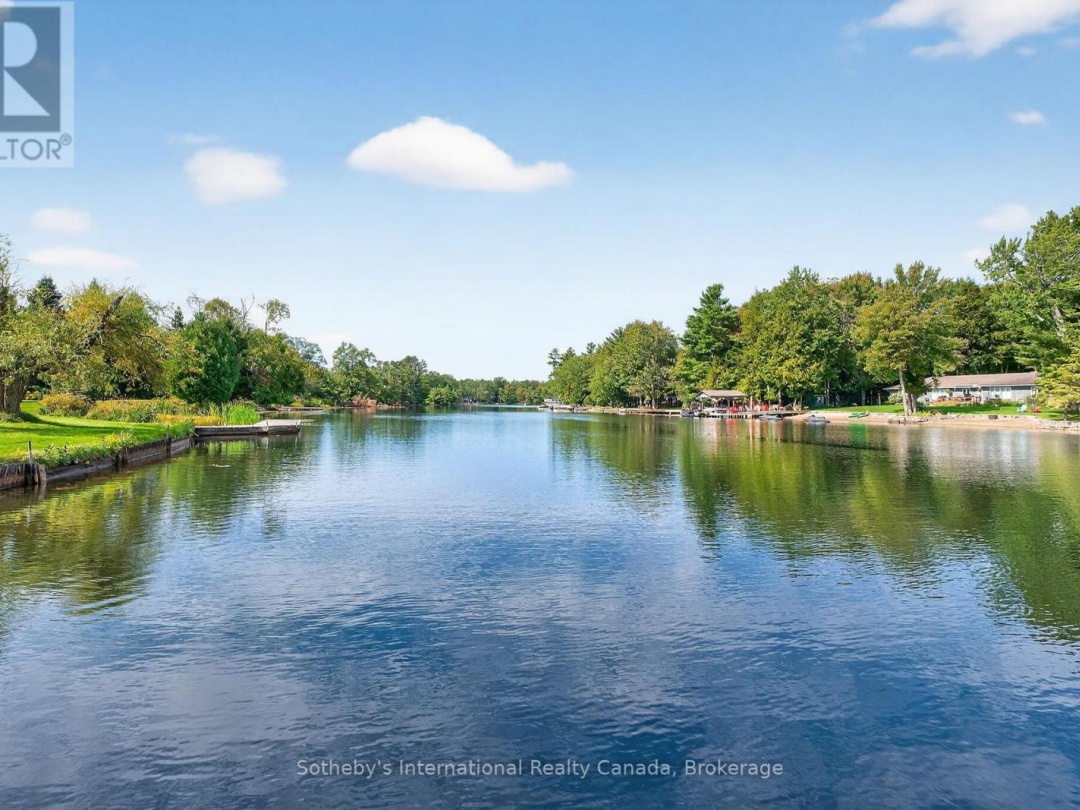 1082 BEAUMONT FARM ROAD, Muskoka River