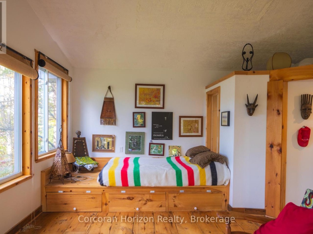 566 HUNGRY BAY ROAD W, 