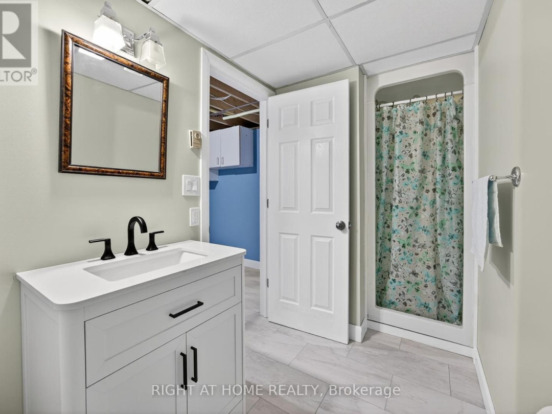 112 BORLAND STREET E, 