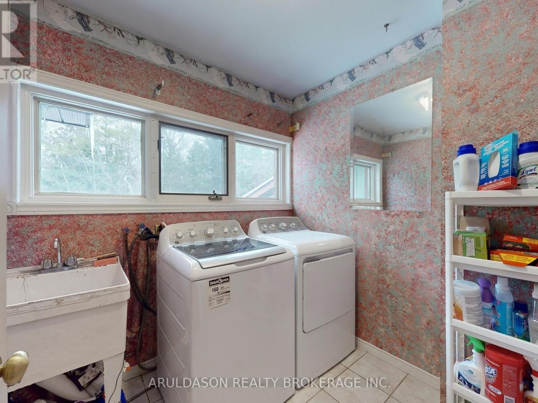 1208 BIRCHCLIFFE CRESCENT, Severn