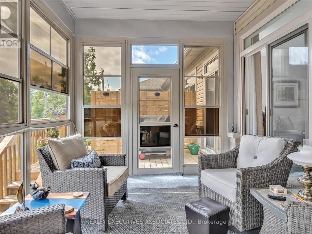 36 - 17 LAKEWOOD CRESCENT, 