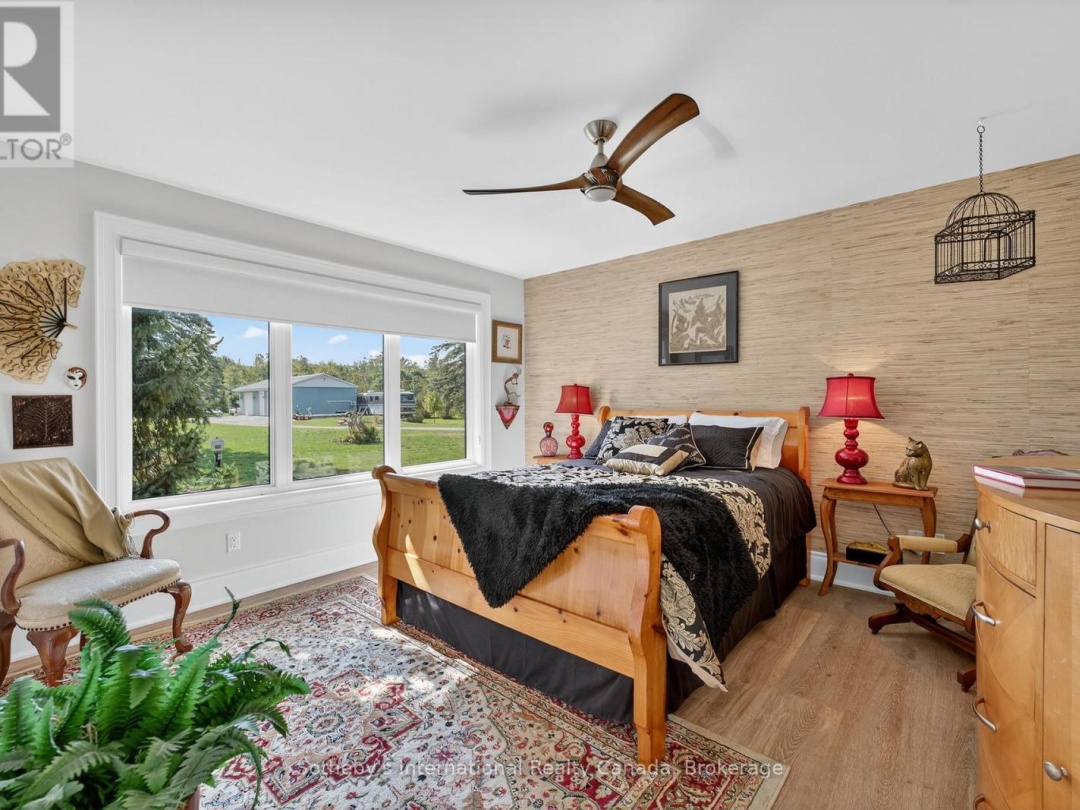 1082 BEAUMONT FARM ROAD, Muskoka River