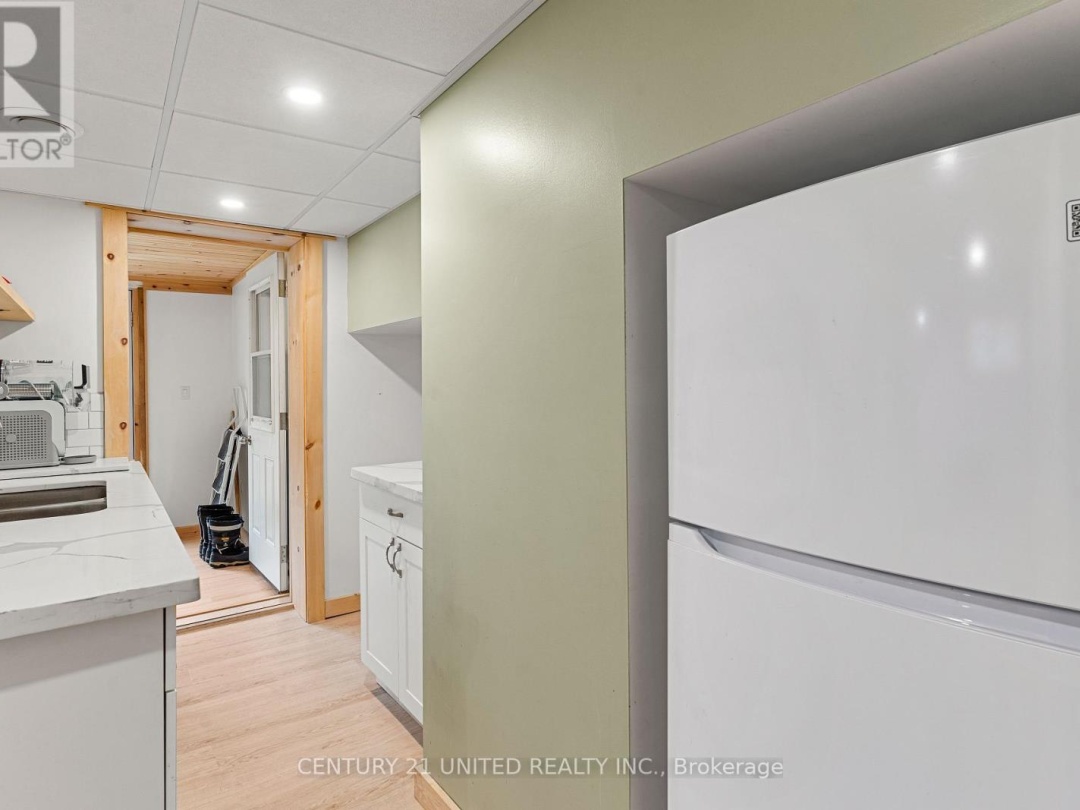 1001 ENGLISH CIRCLE, Tamarack Lake