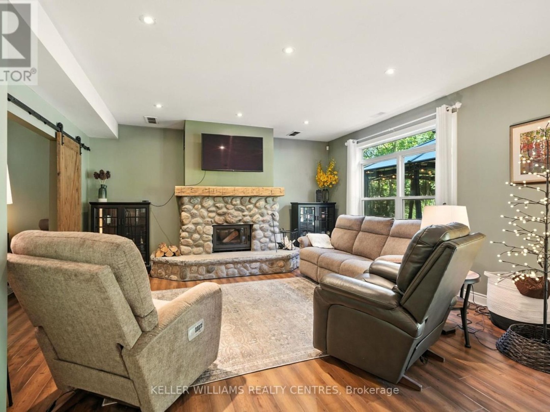 96 LINDGREN ROAD E, 