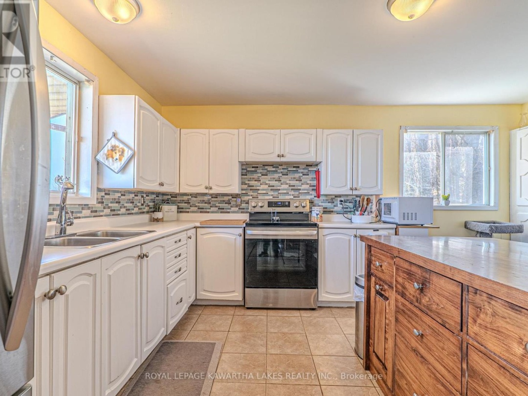 805 CEDAR GLEN ROAD, Sturgeon Lake