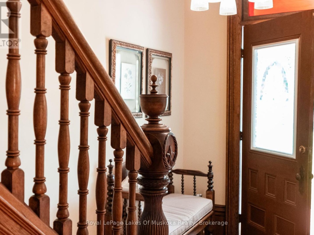 229 FRASERBURG ROAD, Bracebridge (Macaulay)