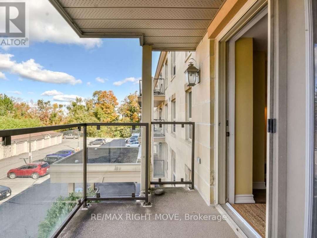 313 - 486 LACLIE STREET, 