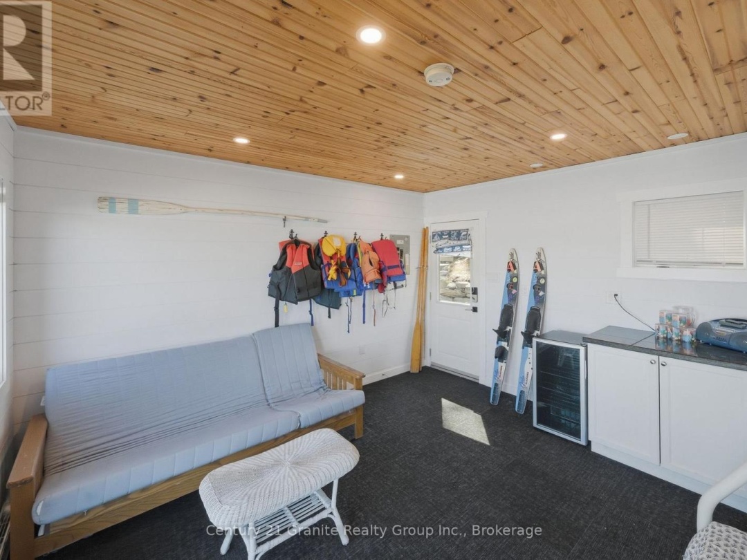 1035 HARVEST MOON LANE, Halls Lake