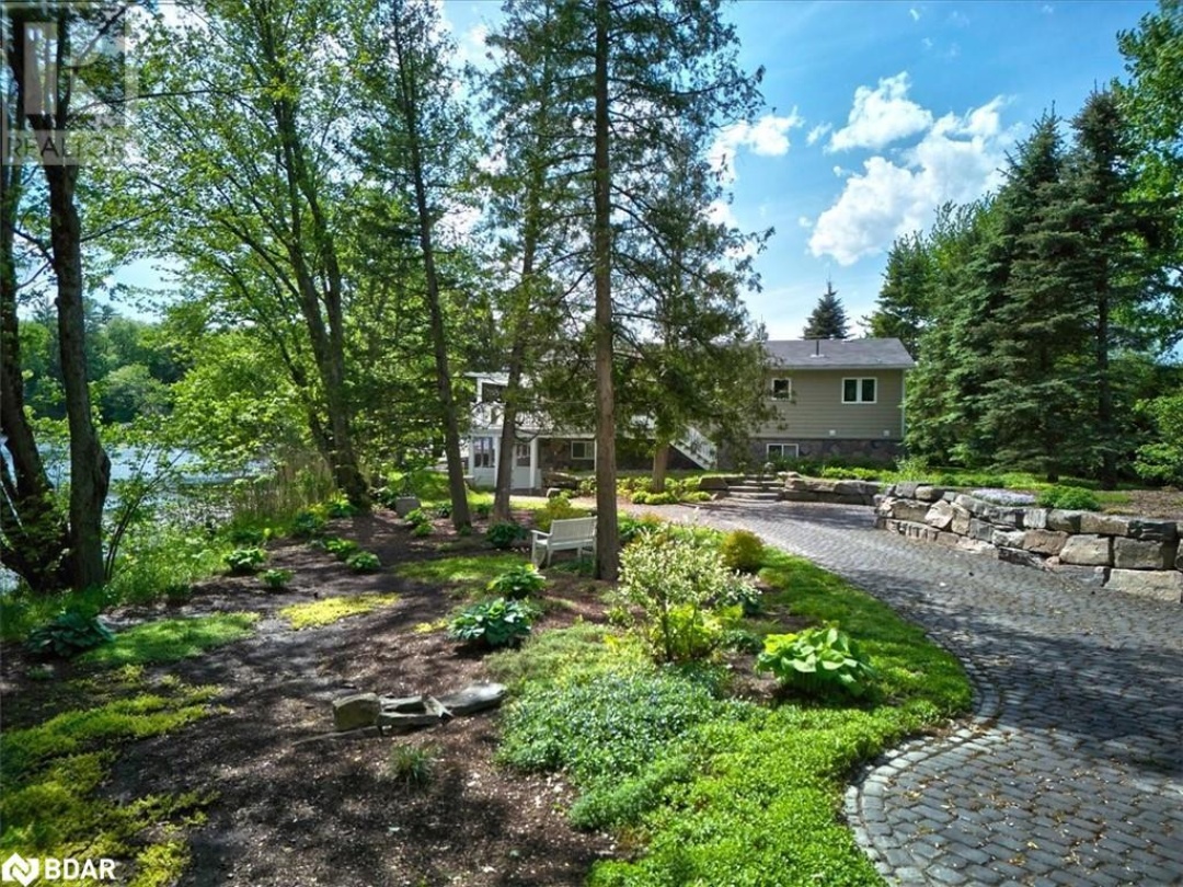 1139 River Lane, Sparrow Lake