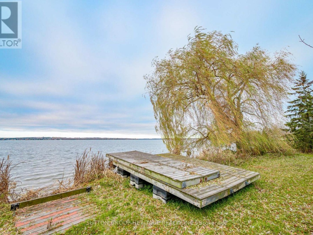 24 PLEASANT VIEW CRESCENT, 