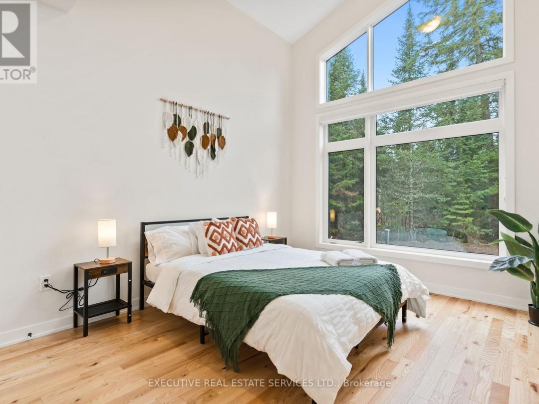 1049 GREENSVIEW DRIVE, Lake of Bays (Franklin)