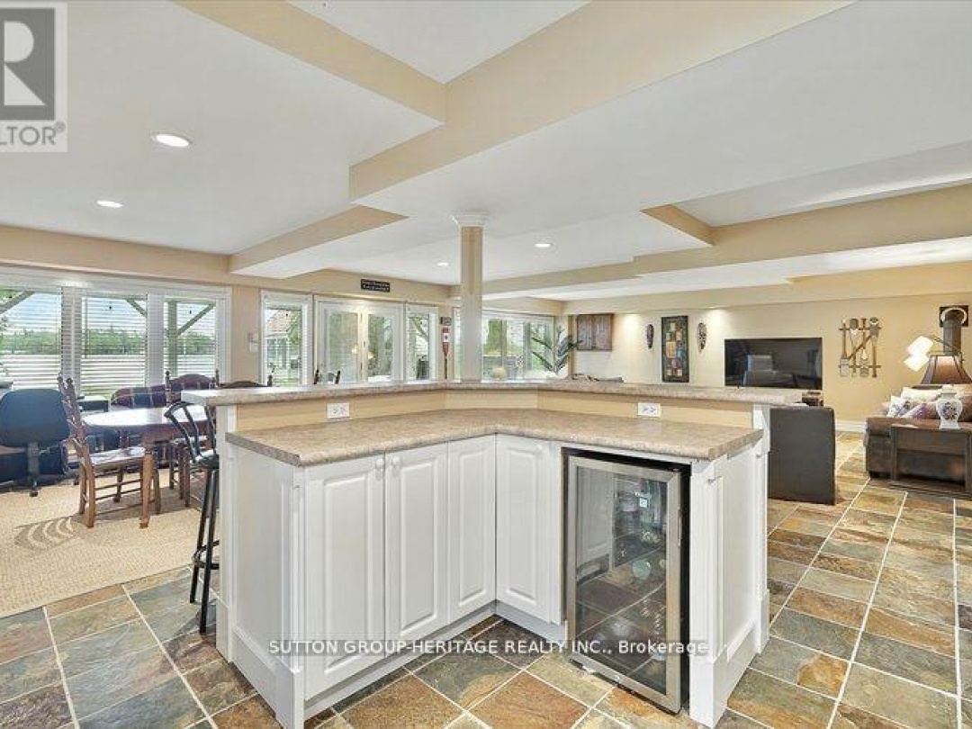 400 FRONT STREET W, Sturgeon Lake