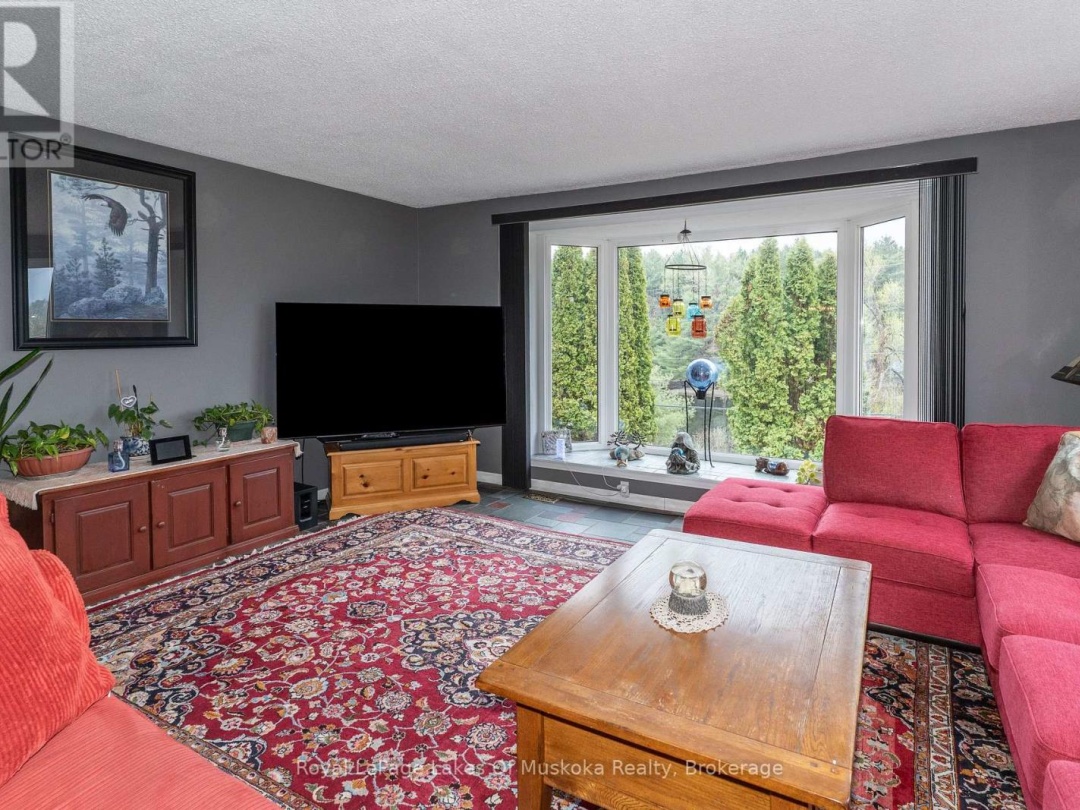 183 SANTAS VILLAGE ROAD, Muskoka River