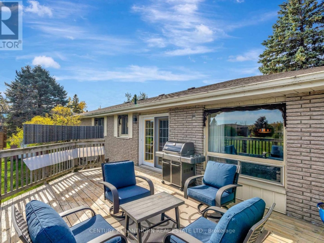 456 OLD SURREY LANE, Pigeon Lake