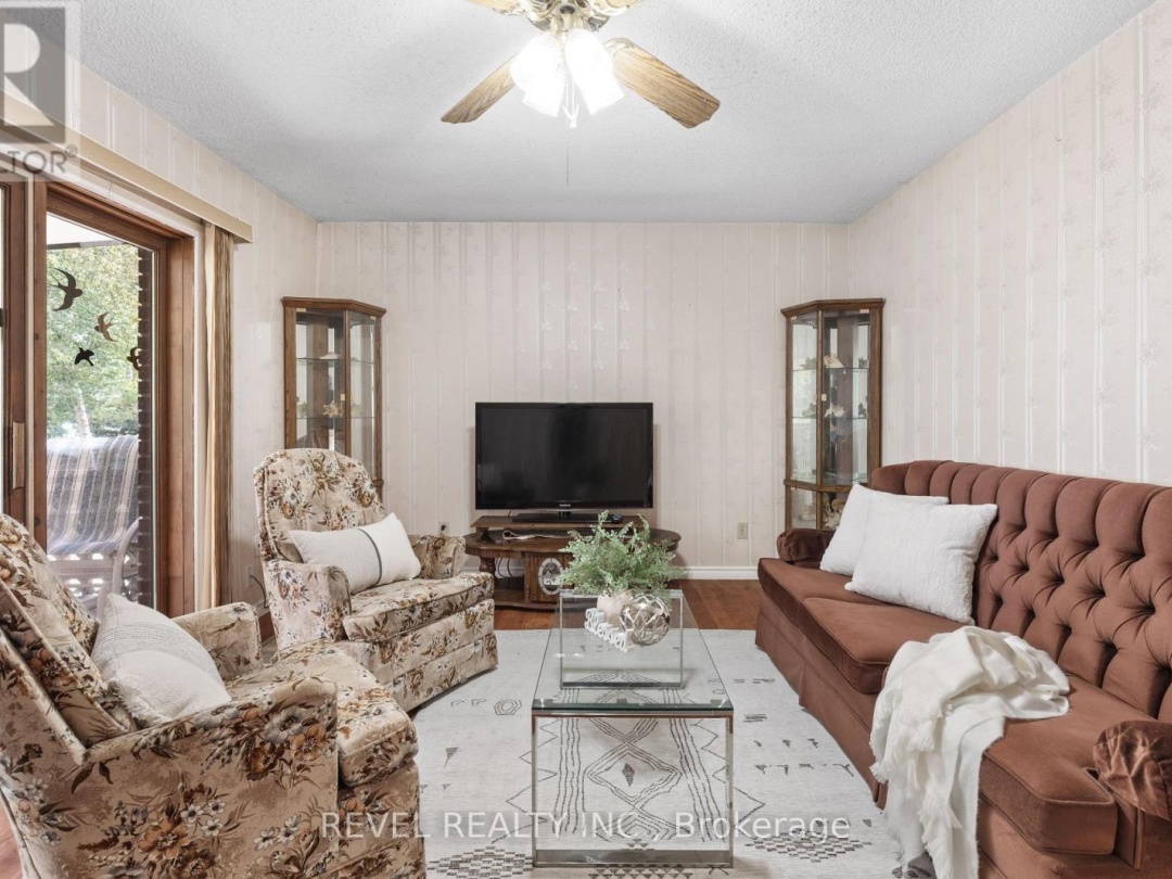 126 PINEWOOD BOULEVARD, Canal Lake