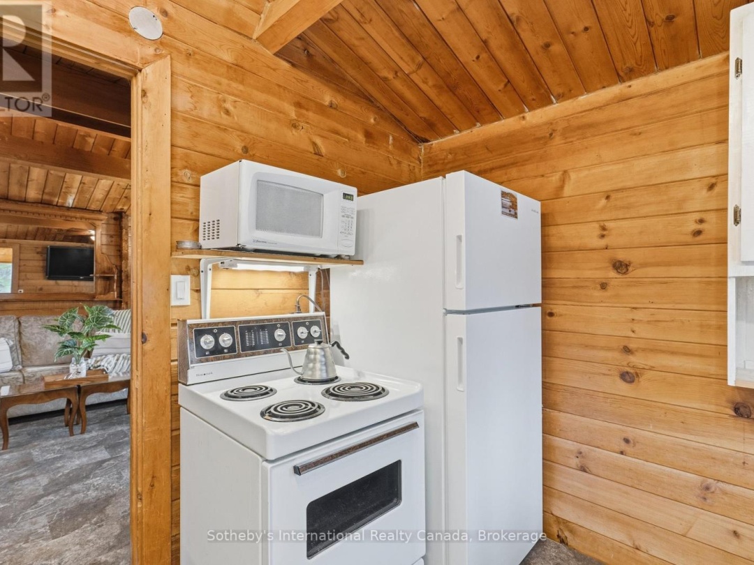 1041 CROCKFORD LANE S, Muskoka River