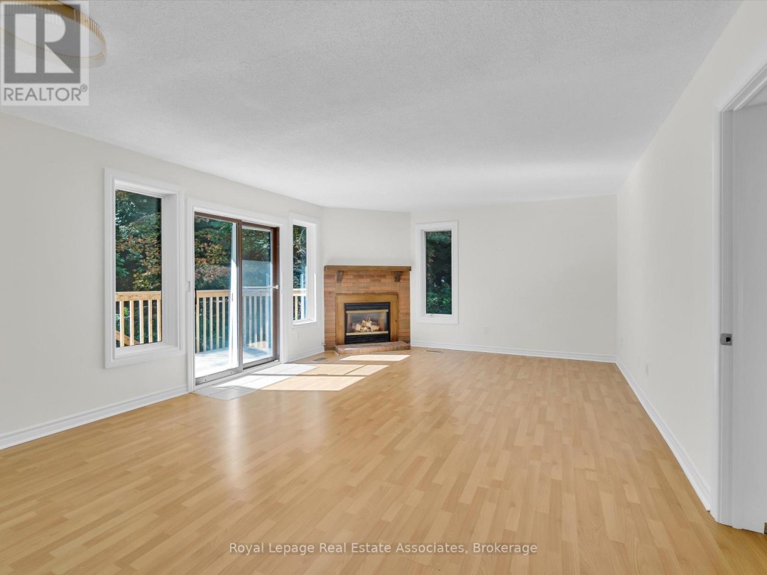 16 - 1581 HIDDEN VALLEY ROAD, 