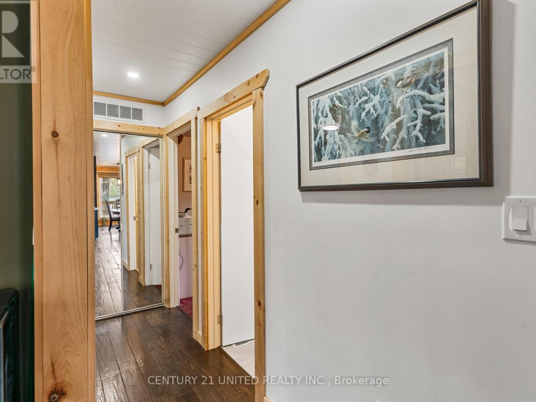1001 ENGLISH CIRCLE, Tamarack Lake