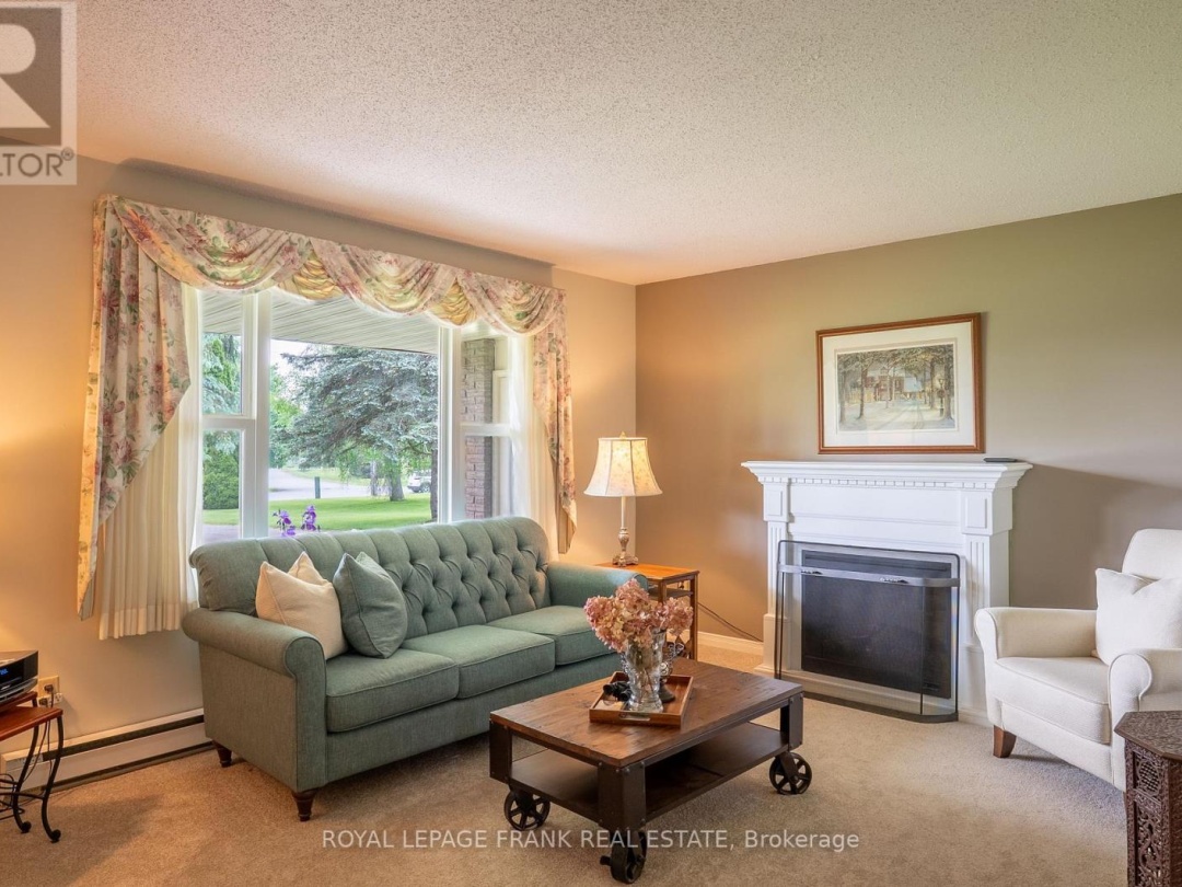 383 OLD SURREY LANE, Pigeon Lake