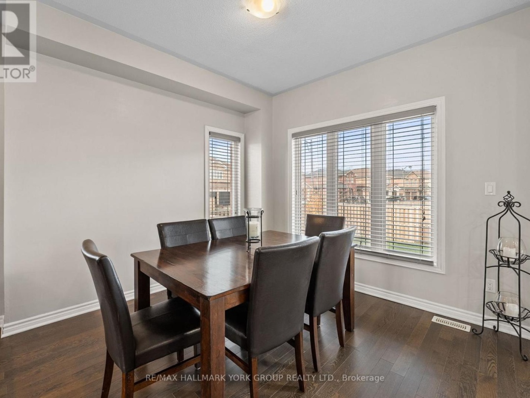 8 POLLOCK AVENUE, Lake Simcoe