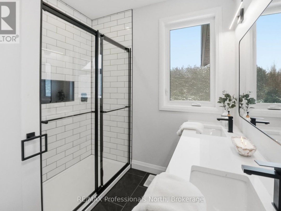 1058 PIPER GLEN ROAD, Minden Hills (Snowdon)