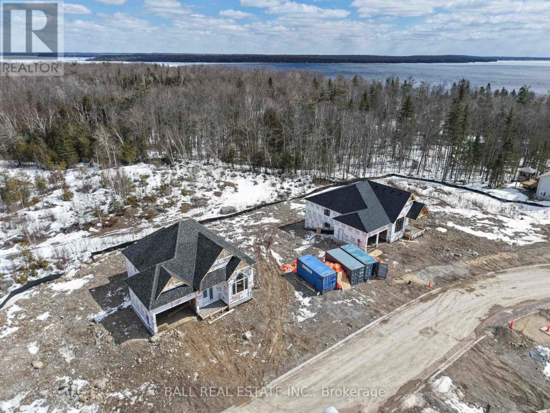 1 HEMLOCK CRESCENT, Kawartha Lakes (Bobcaygeon)
