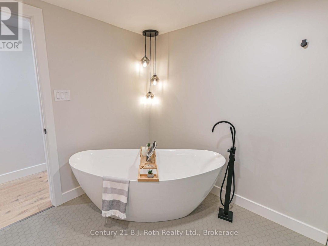 691 SOUTH WASEOSA LAKE ROAD, Huntsville (Chaffey)
