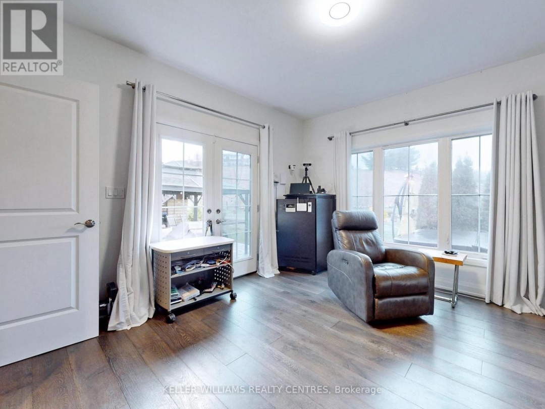 2 THOROUGHBRED DRIVE, 