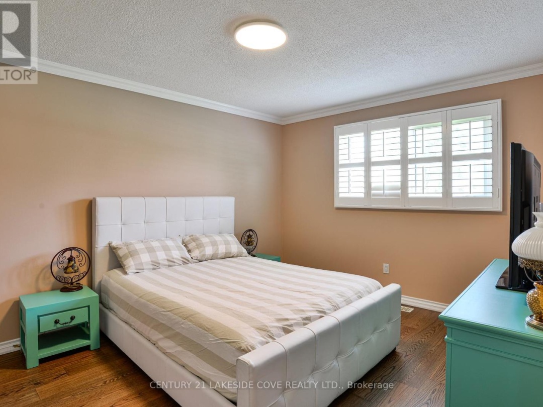 9 PINETREE COURT, 