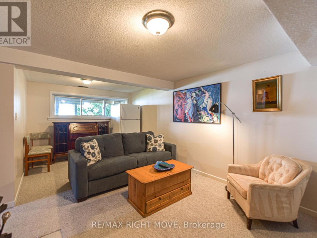 905 WOODLAND DRIVE, 