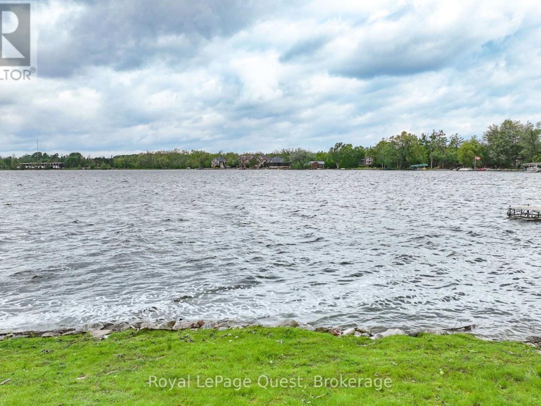 27 HEYDEN AVENUE, Lake Simcoe