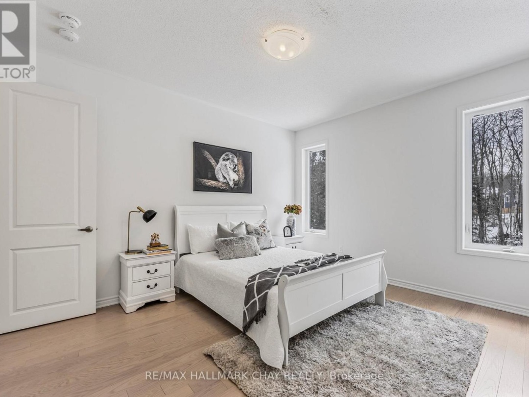 12 DYER CRESCENT, Bracebridge (Macaulay)