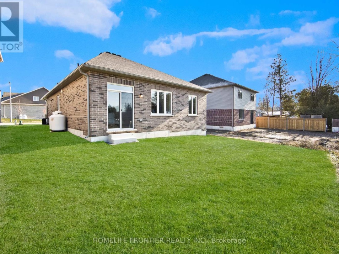 11 SPRUCESIDE DRIVE, Kawartha Lakes (Bobcaygeon)
